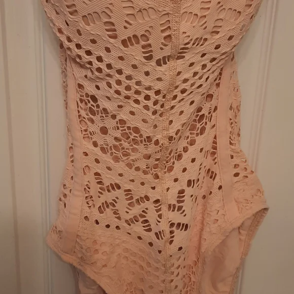 Bathing Suit - Picture 4 of 9